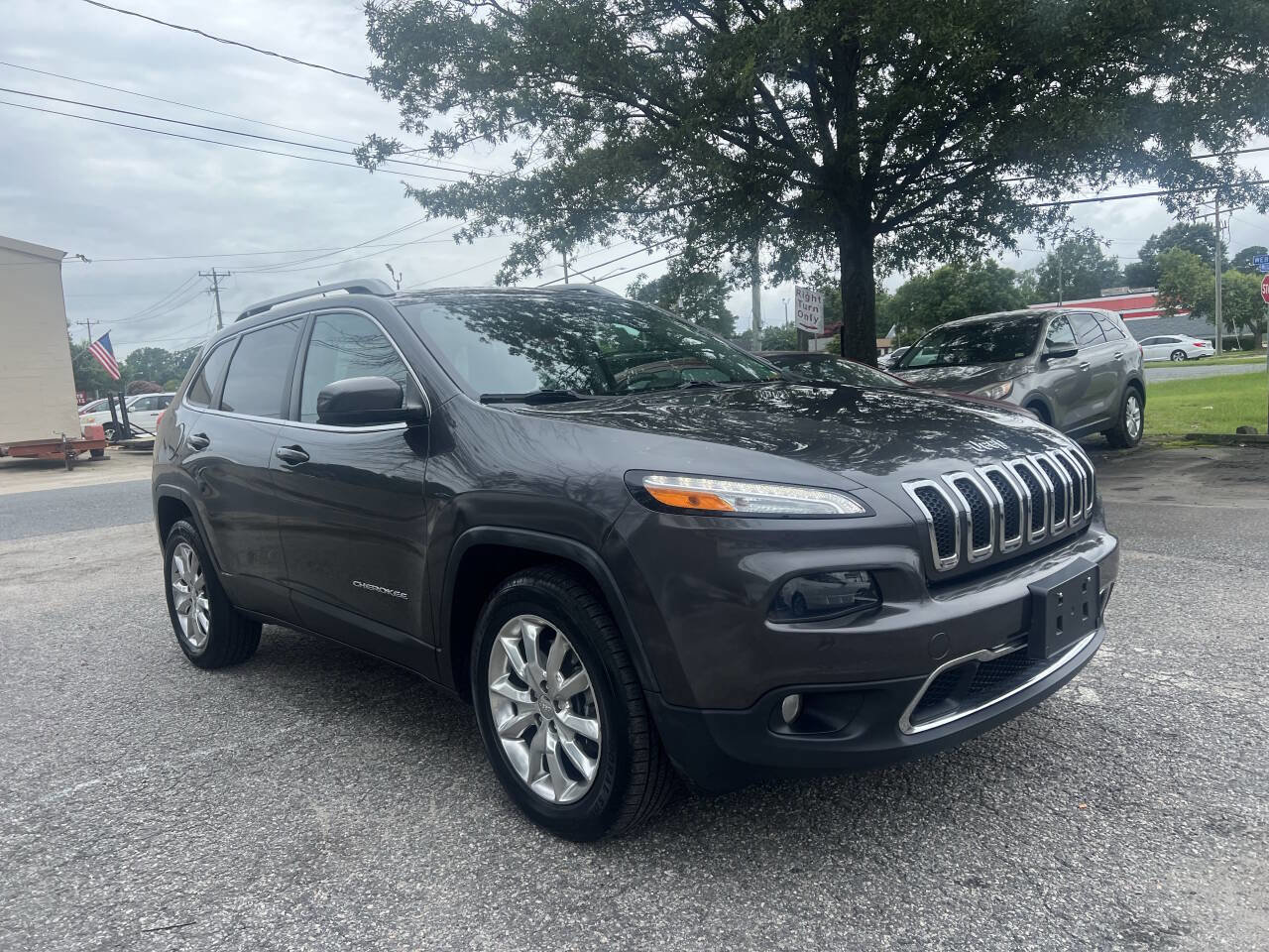 Used 2015 Jeep Cherokee Limited image 3