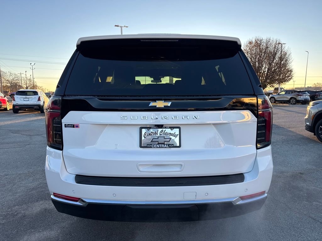 Used 2025 Chevrolet Suburban LS image 5