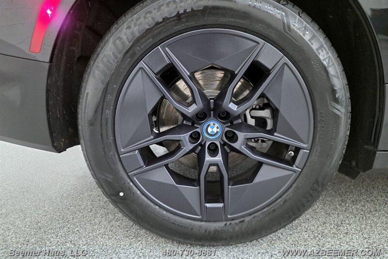 Used 2024 BMW iX xDrive50 AWD/4WD image 31