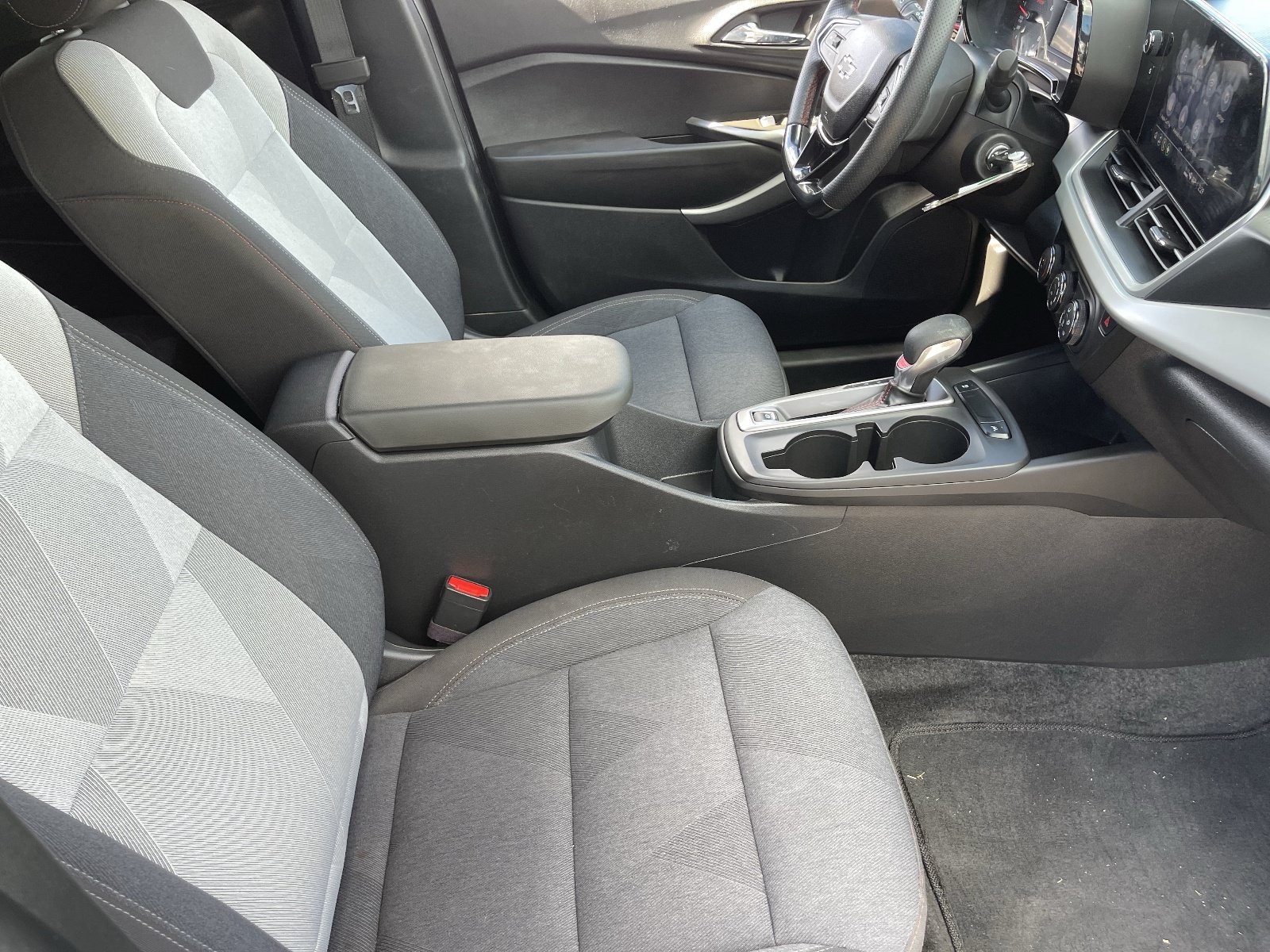 Used 2024 Chevrolet Trax RS w/ Driver Confidence Package FWD image 12