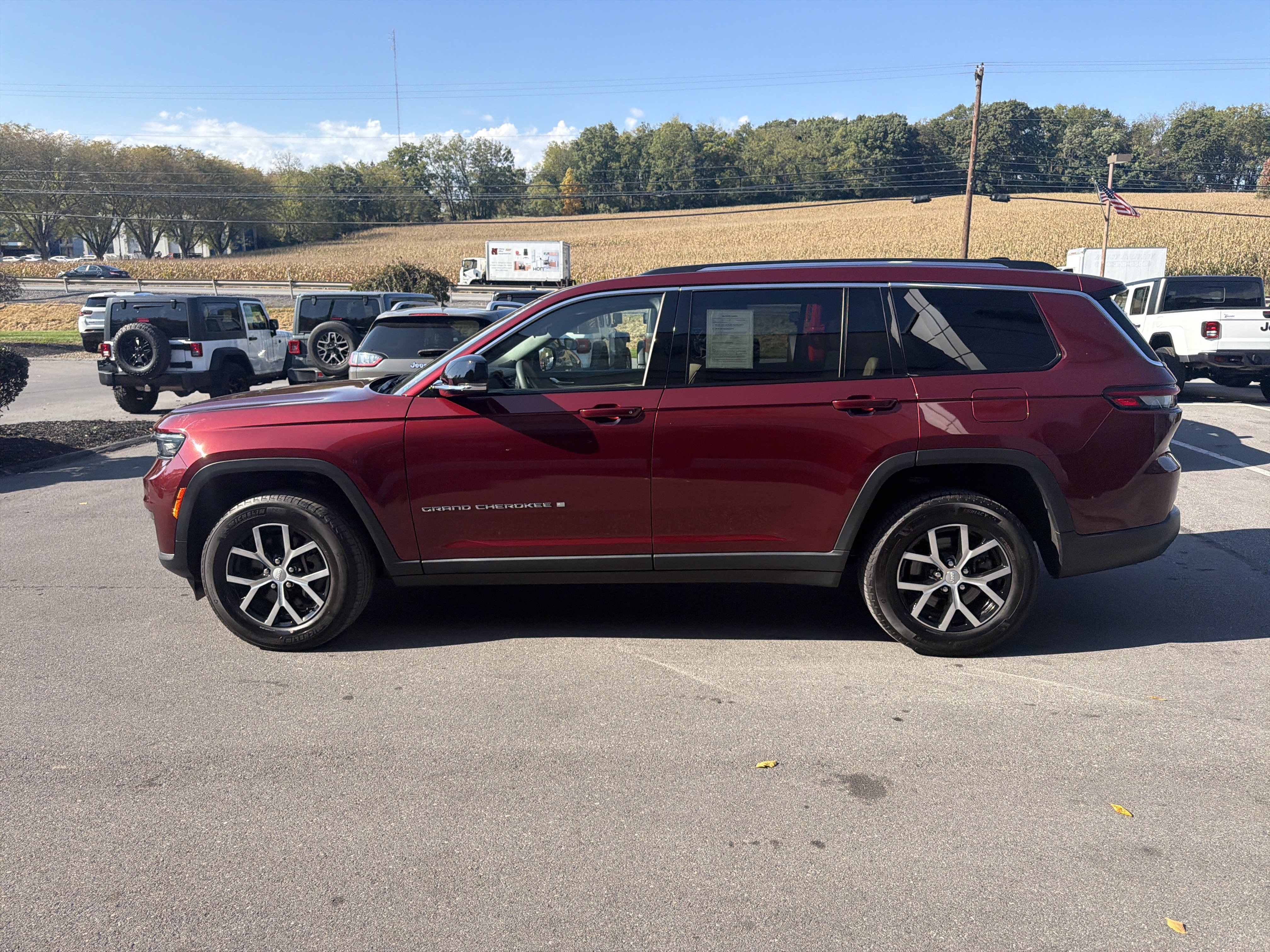 Used 2023 Jeep Grand Cherokee L Limited AWD/4WD image 7