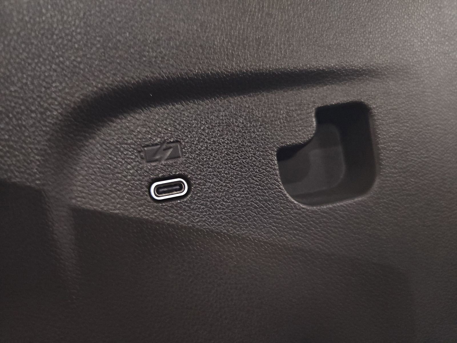 Used 2024 GMC Acadia Elevation FWD image 15