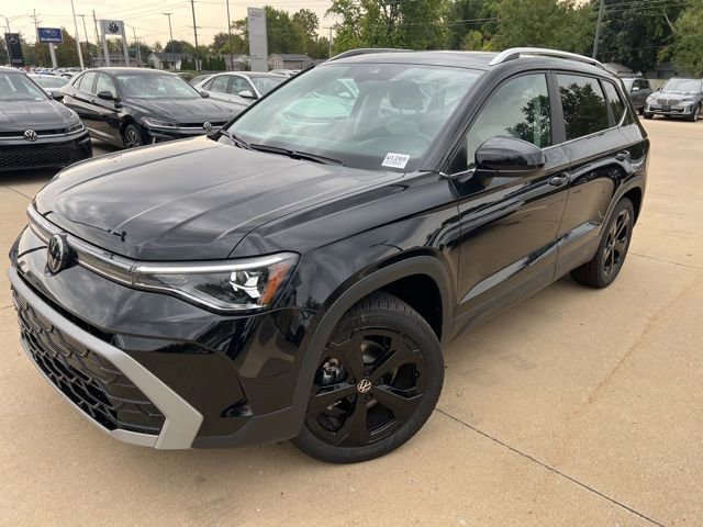 New 2025 Volkswagen Taos SEL image 3