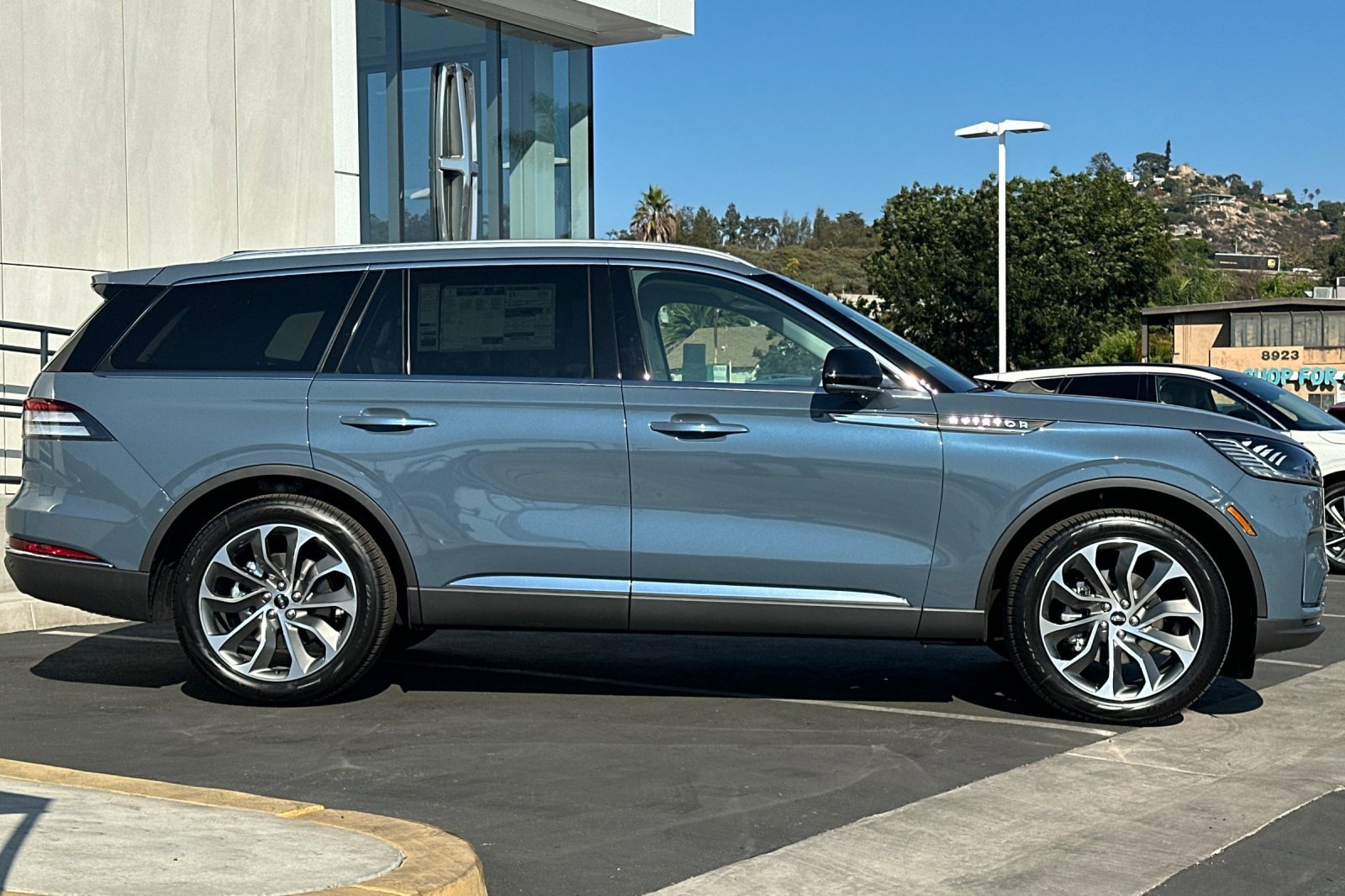 New 2025 Lincoln Aviator 2WD image 2
