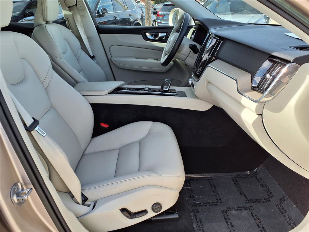 Certified 2023 Volvo XC60 B5 Plus image 11