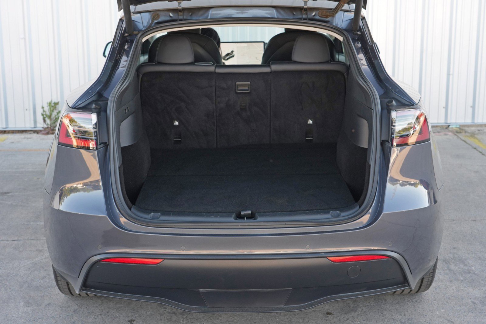 Used 2021 Tesla Model Y Long Range image 9