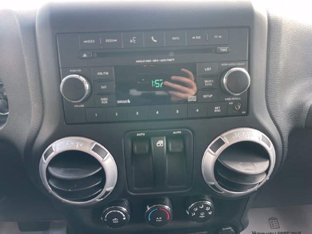 Used 2015 Jeep Wrangler Sahara w/ Connectivity Group AWD/4WD image 13