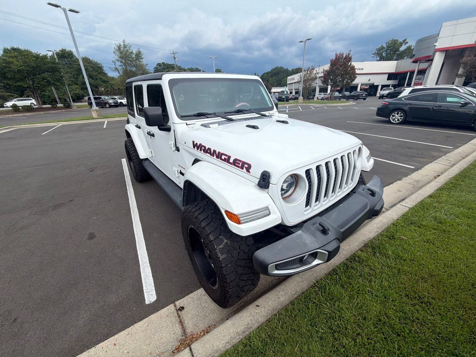 Used 2022 Jeep Wrangler Unlimited Sahara w/ Cold Weather Group AWD/4WD image 12