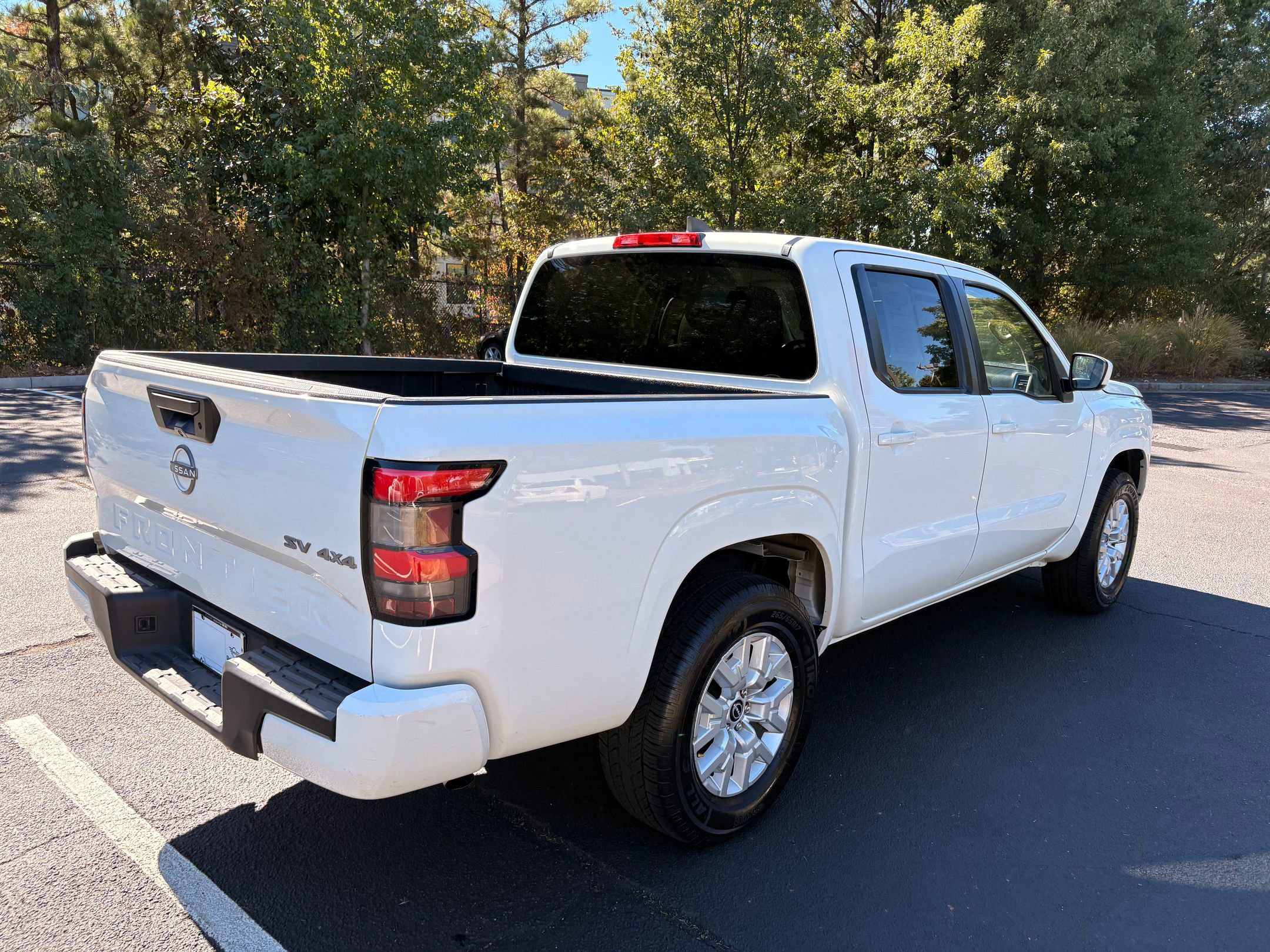 Used 2023 Nissan Frontier SV image 9