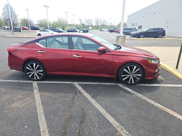 Used 2020 Nissan Altima 2.5 Platinum image 3