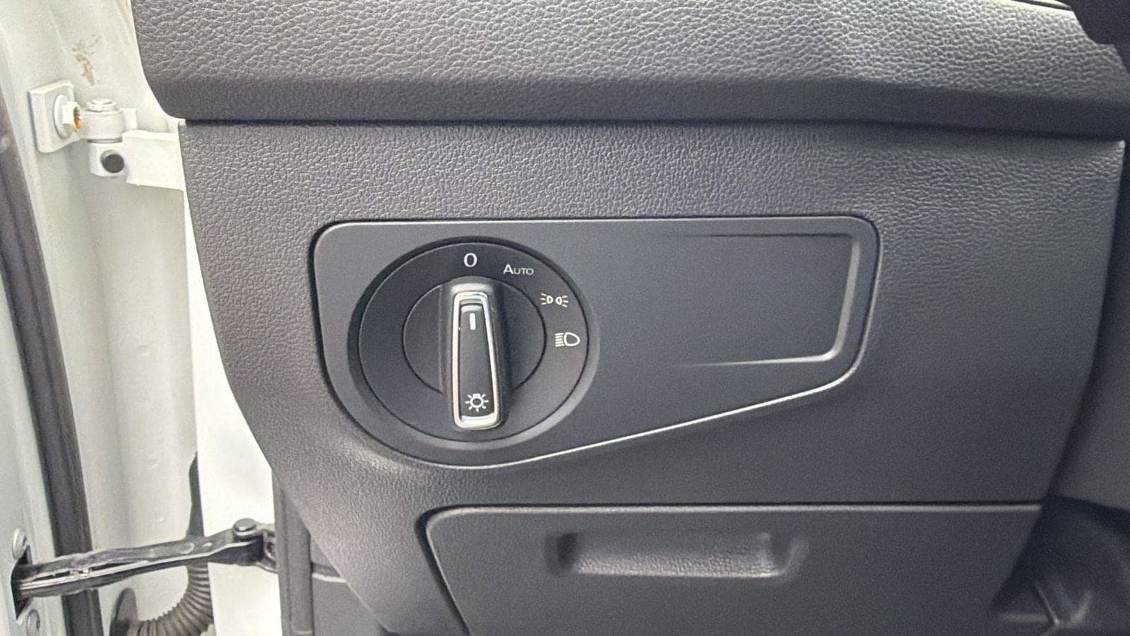 Used 2022 Volkswagen Tiguan SE FWD image 25