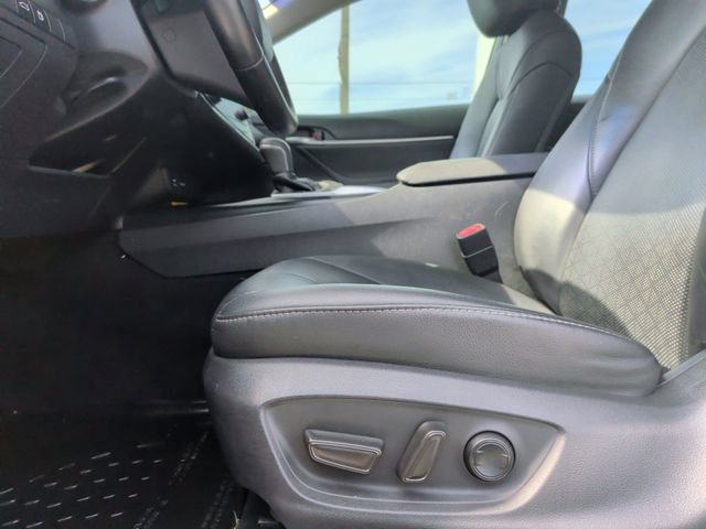 Used 2018 Toyota Camry XSE FWD image 14