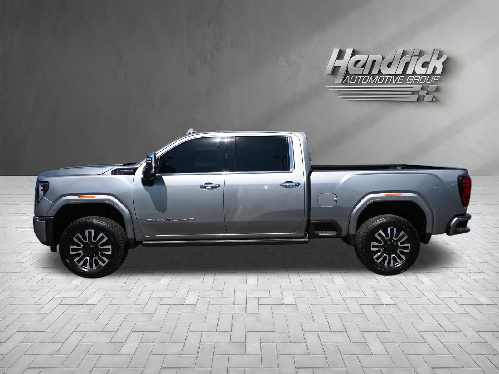 Used 2024 GMC Sierra 2500 Denali Ultimate AWD/4WD image 9