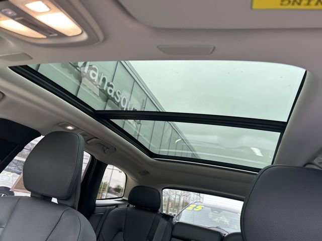Certified 2025 Volvo XC60 B5 Plus image 27
