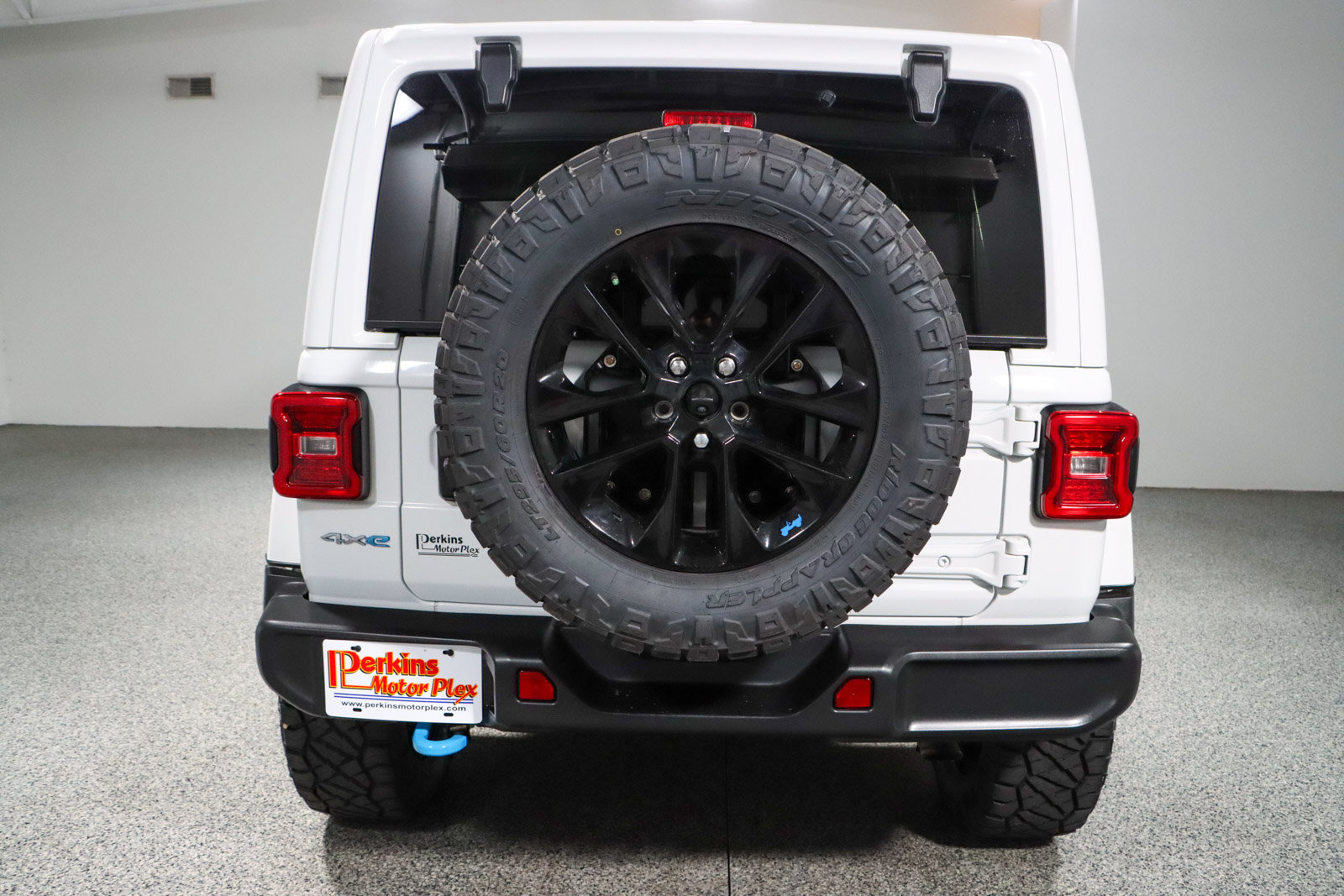 Used 2022 Jeep Wrangler Unlimited Sahara w/ Cold Weather Group AWD/4WD image 9