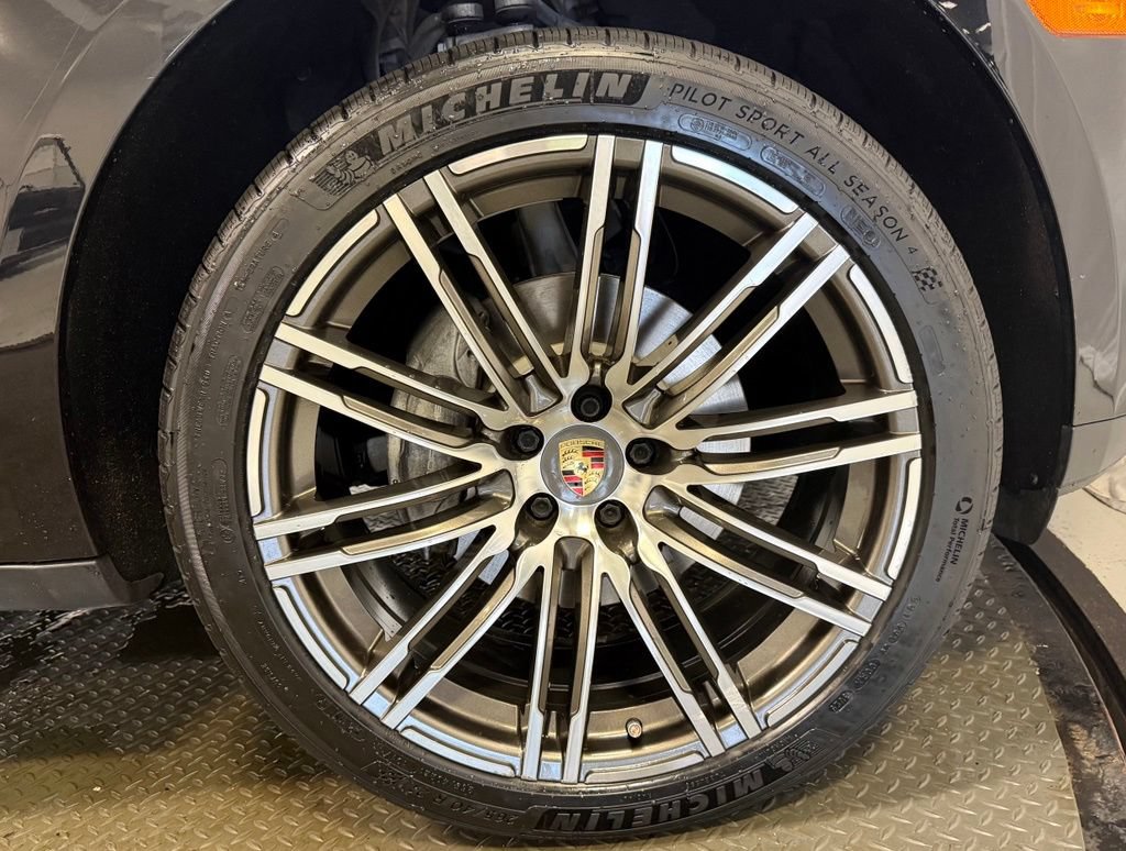 Certified 2017 Porsche Macan AWD/4WD image 30