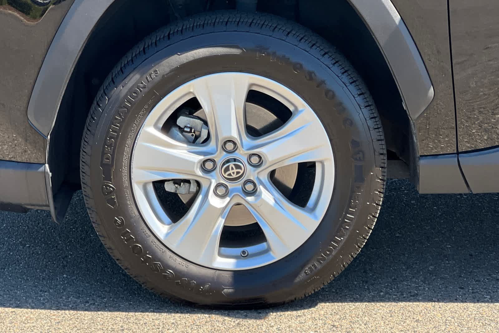 Used 2021 Toyota RAV4 LE AWD/4WD image 30