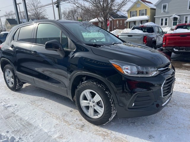 Used 2022 Chevrolet Trax LS w/ Tint and Cruise Package image 8