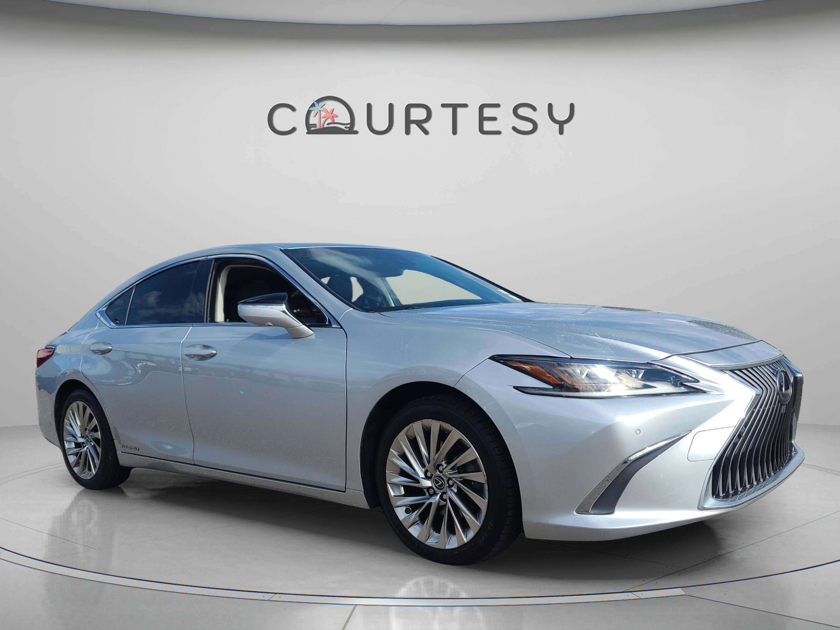 Used 2019 Lexus ES 300h w/ Accessory Package 2 image 7