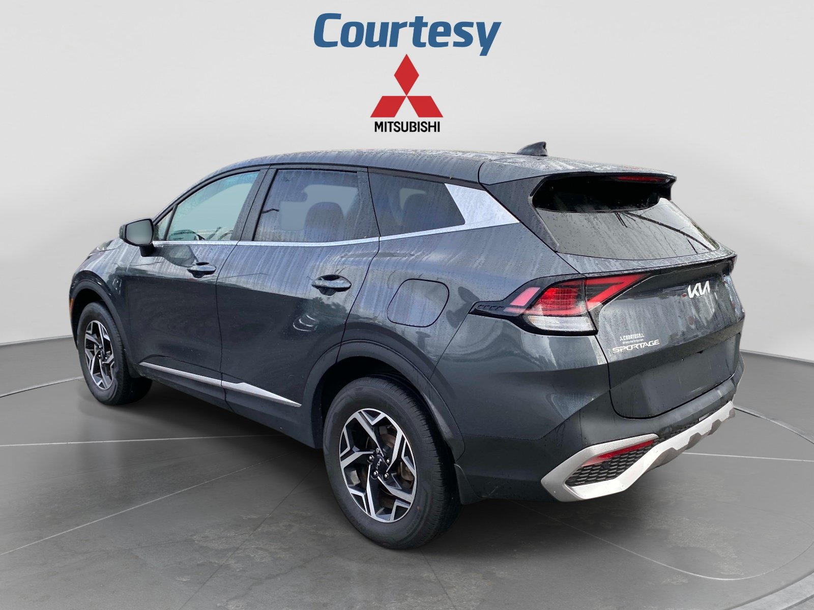 Used 2023 Kia Sportage LX AWD/4WD image 3