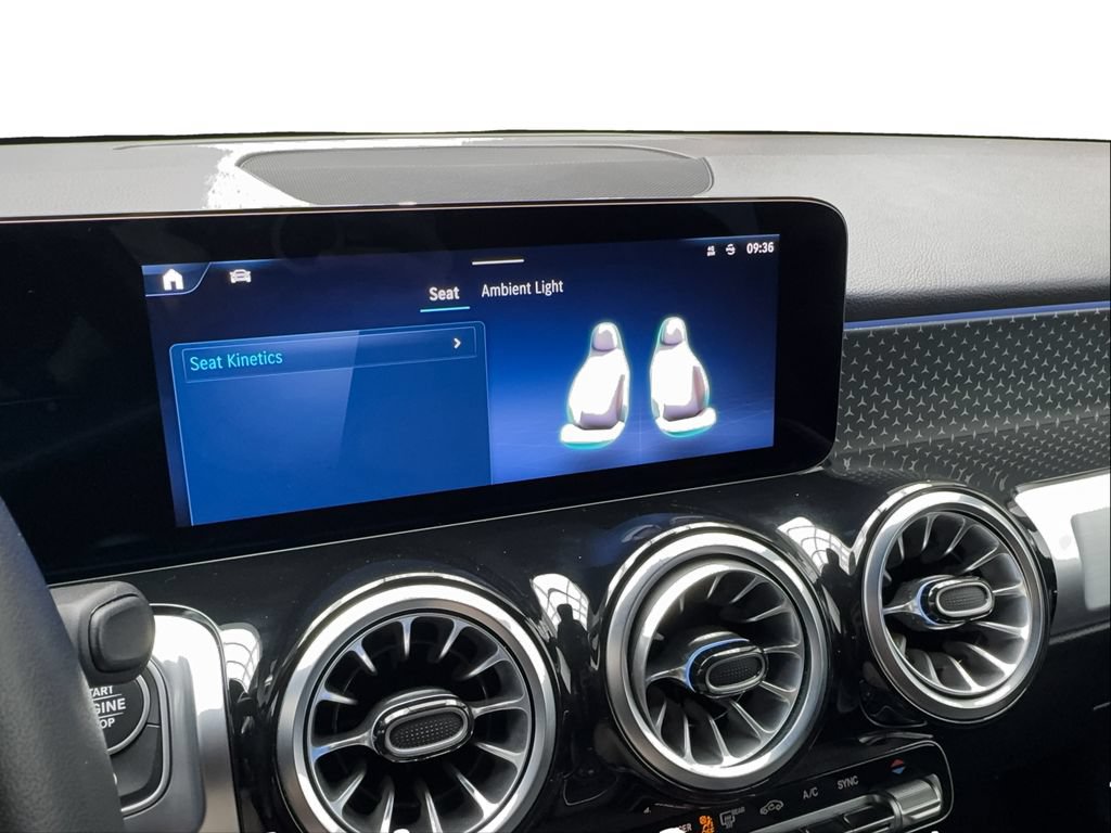 Used 2024 Mercedes-Benz GLB 250 image 47