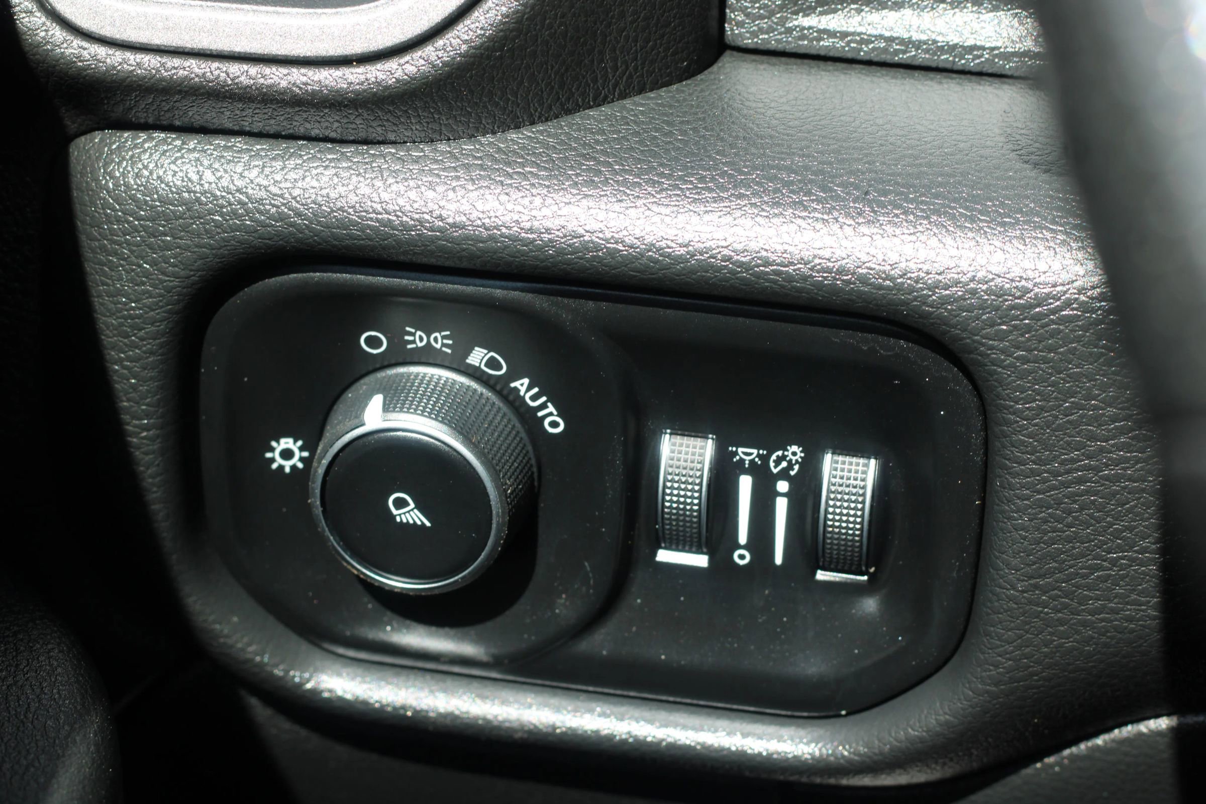 Used 2020 RAM 3500 Tradesman image 20