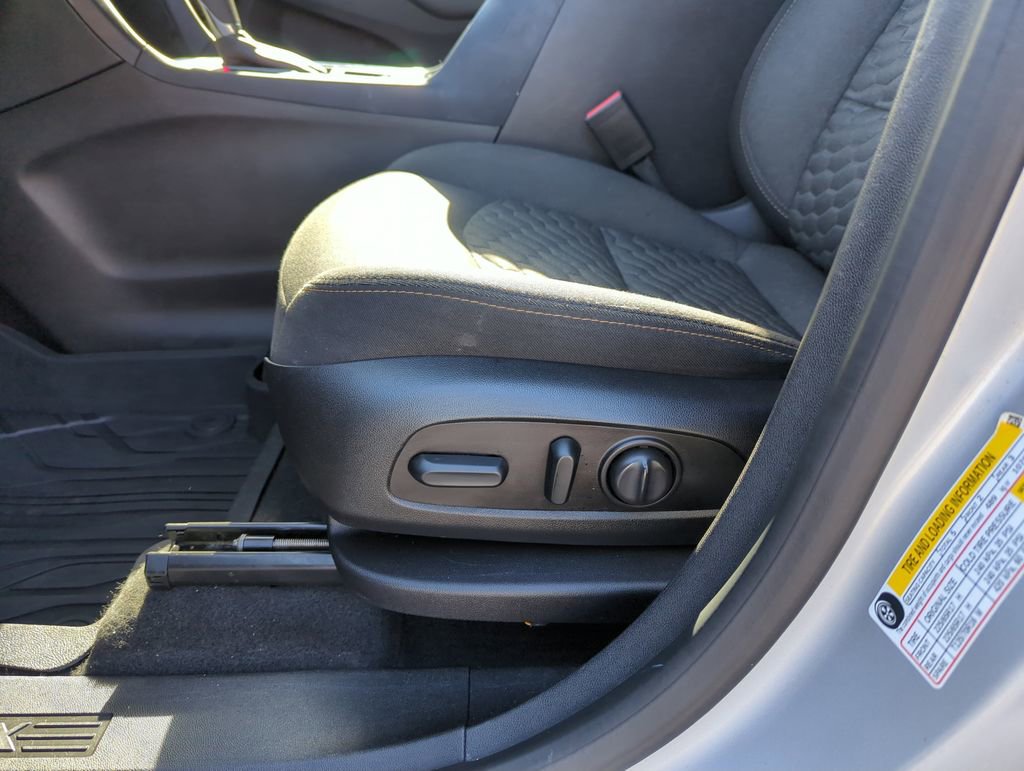 Used 2018 Chevrolet Equinox LT FWD image 13