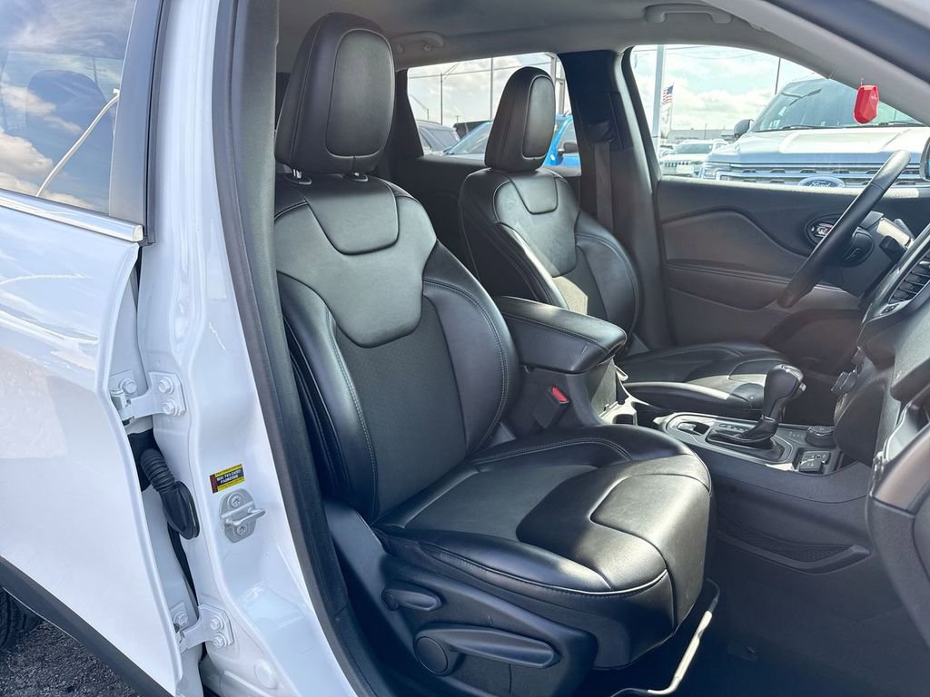 Used 2020 Jeep Cherokee Latitude Plus w/ Cold Weather Group image 25