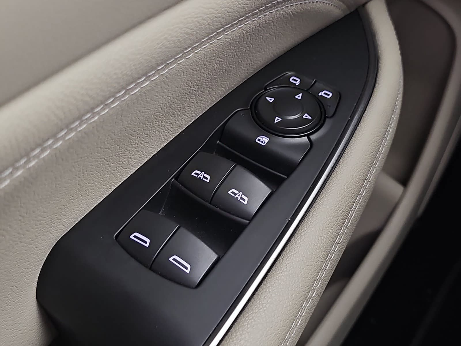 Used 2018 Buick Regal Essence w/ Driver Confidence Package #1 FWD image 24