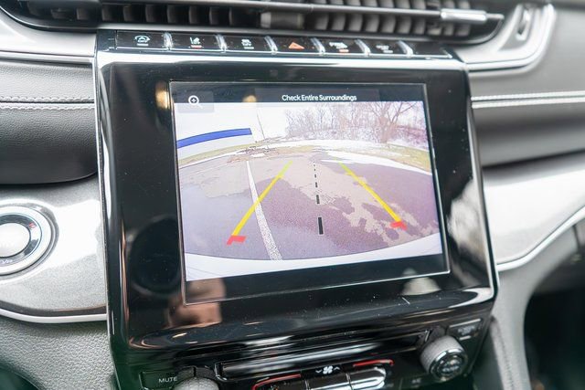 Used 2023 Jeep Grand Cherokee Laredo AWD/4WD image 27