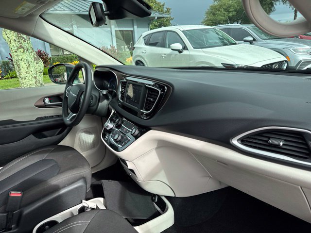 Used 2023 Chrysler Voyager LX FWD image 8