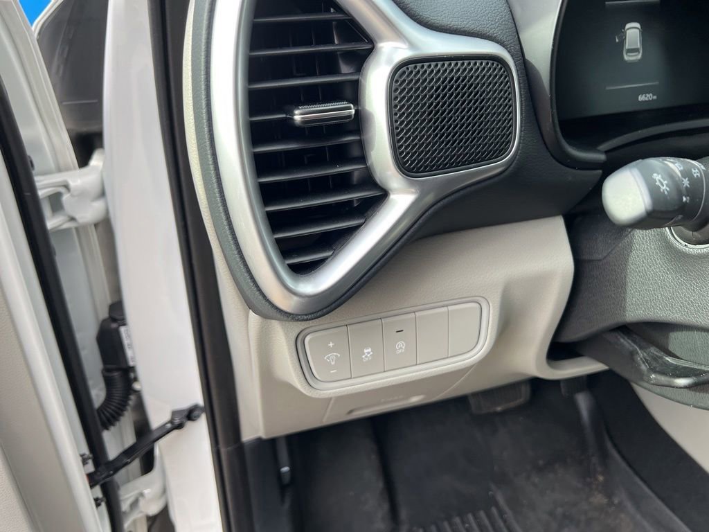 Used 2025 Kia Soul LX FWD image 14