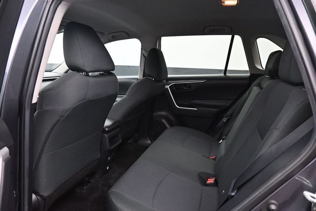 Used 2020 Toyota RAV4 LE FWD image 15