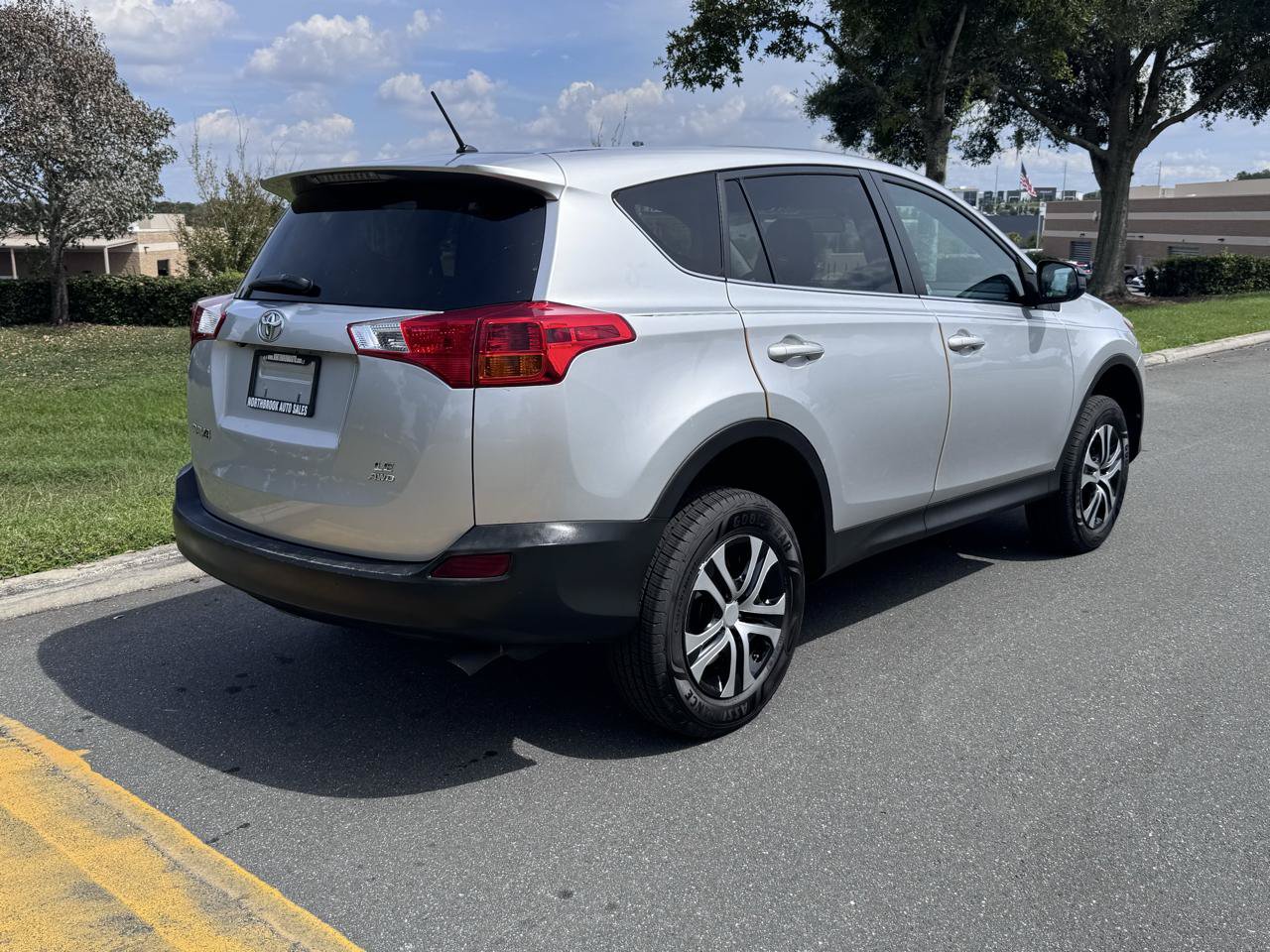 Used 2015 Toyota RAV4 LE AWD/4WD image 34