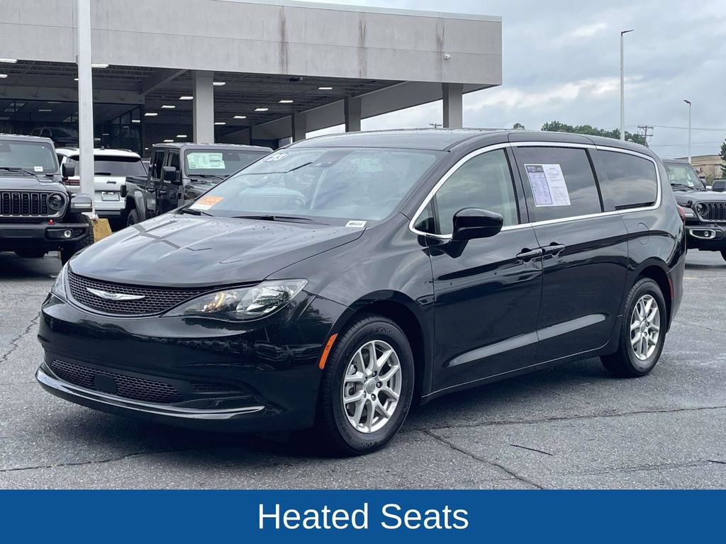 Certified 2023 Chrysler Voyager LX FWD image 5