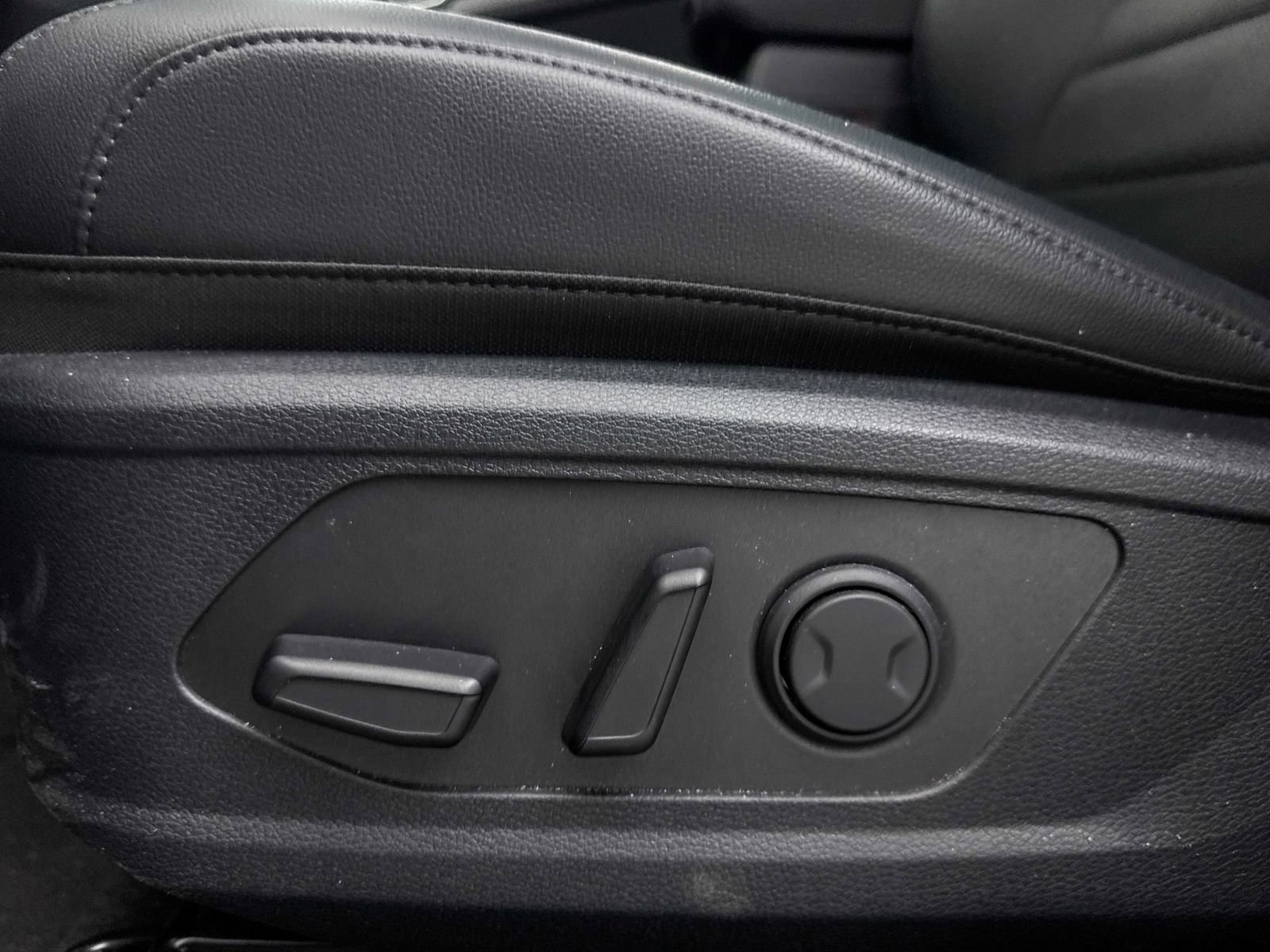 Certified 2025 Kia Sportage SX FWD image 30