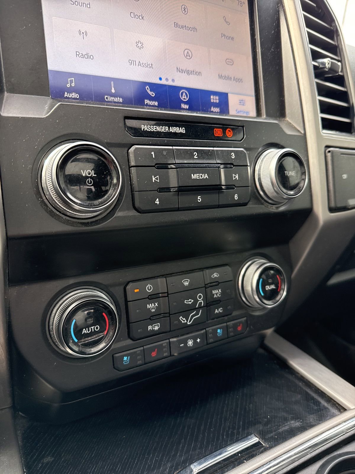 Used 2020 Ford F350 Platinum w/ FX4 Off-Road Package image 37