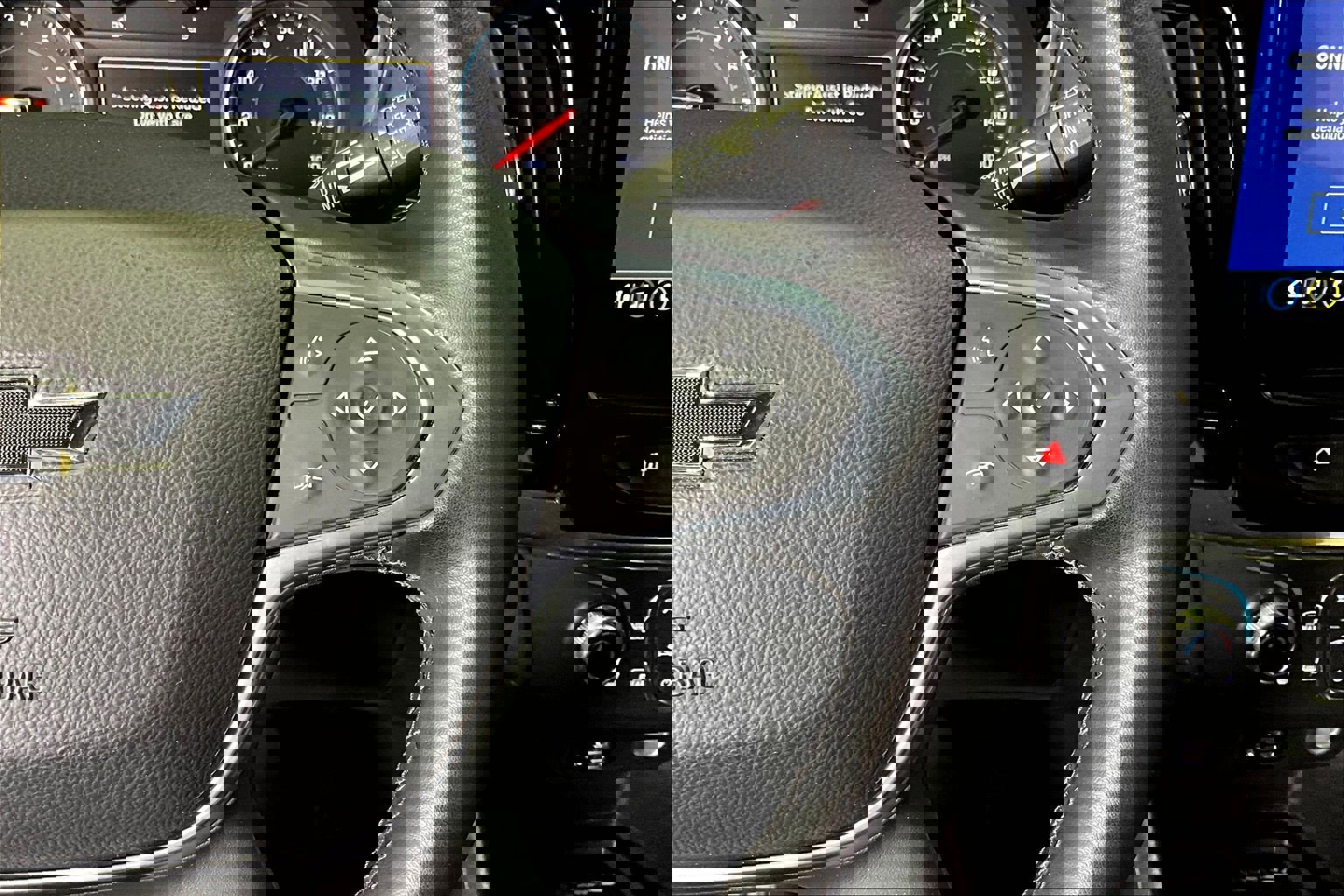 Used 2023 Chevrolet Traverse RS image 12