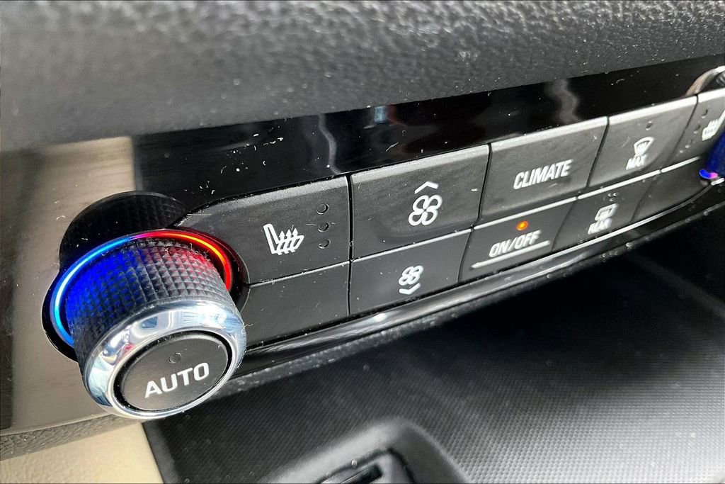 Used 2020 Buick Enclave Essence FWD image 32