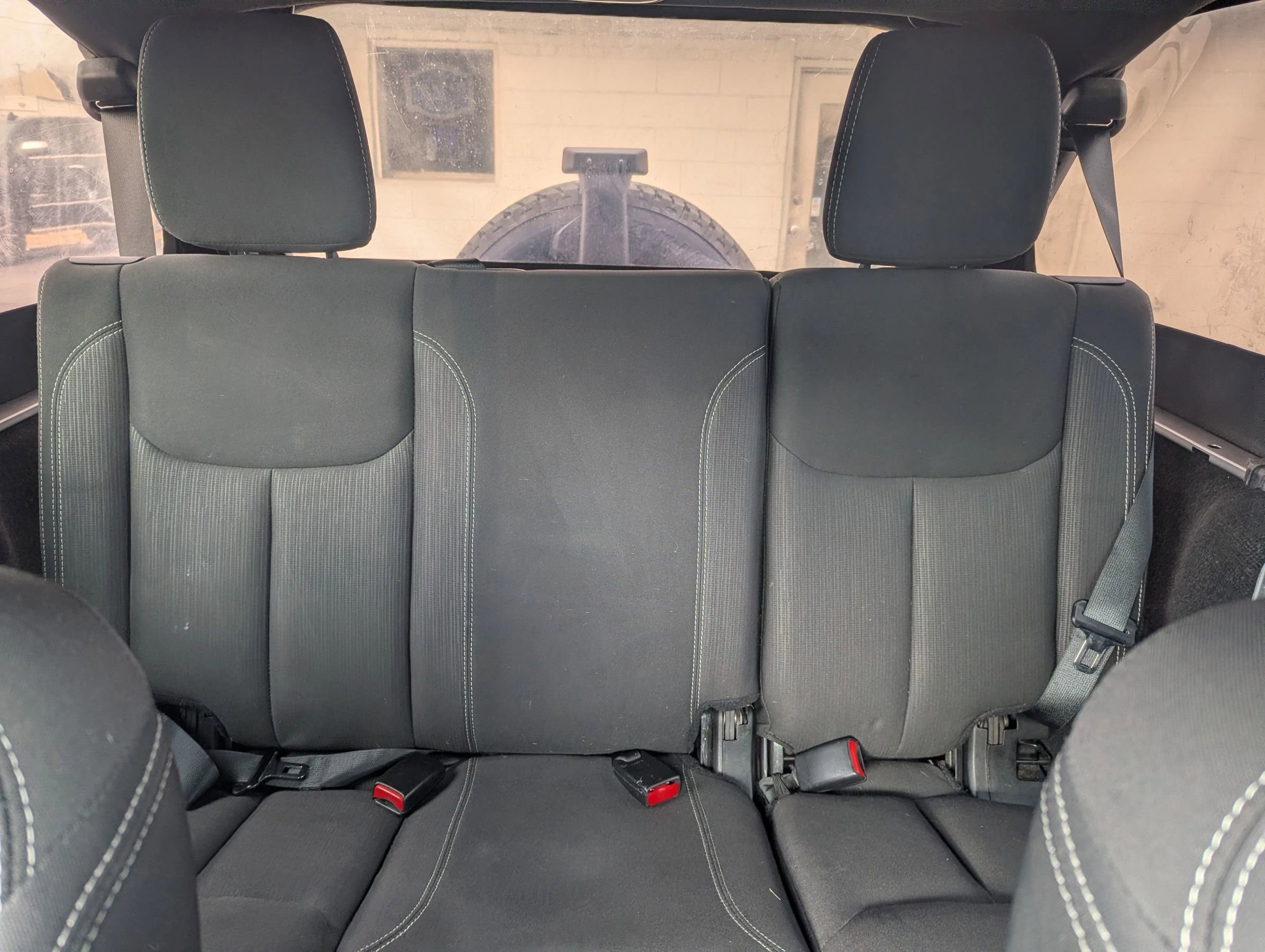 Used 2015 Jeep Wrangler Unlimited Sahara w/ Connectivity Group AWD/4WD image 14
