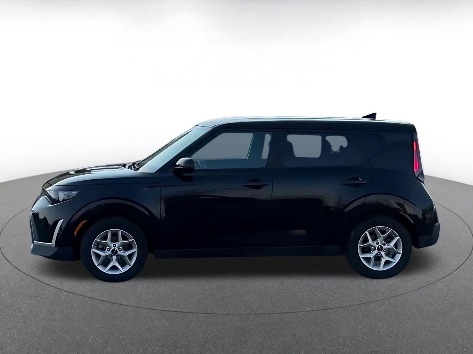 Used 2025 Kia Soul LX w/ LX Technology Package image 9