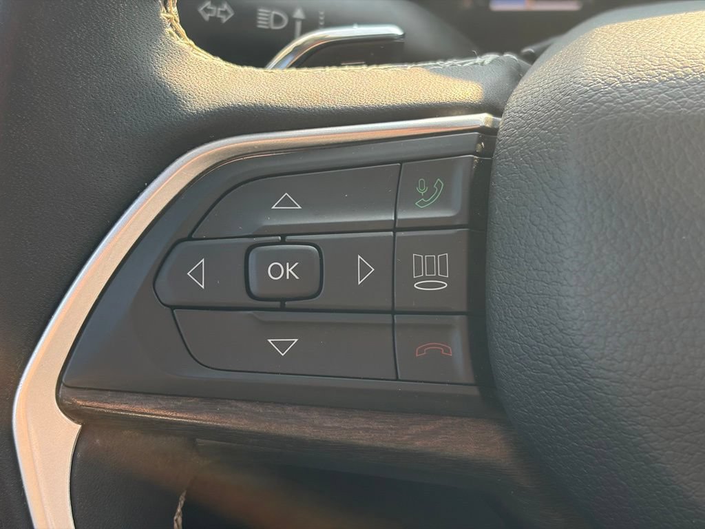 Used 2023 Jeep Grand Cherokee L Limited AWD/4WD image 27