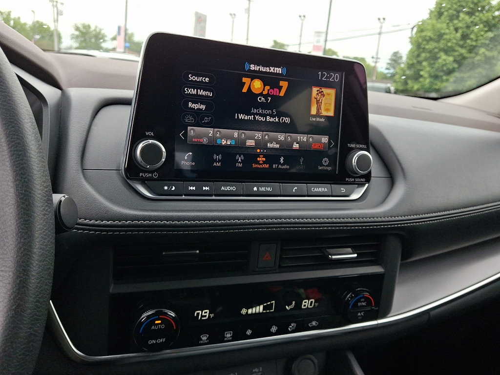 Used 2023 Nissan Rogue SV FWD image 28