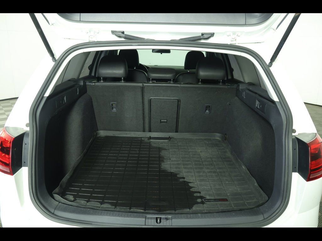 Used 2015 Volkswagen Golf S image 7