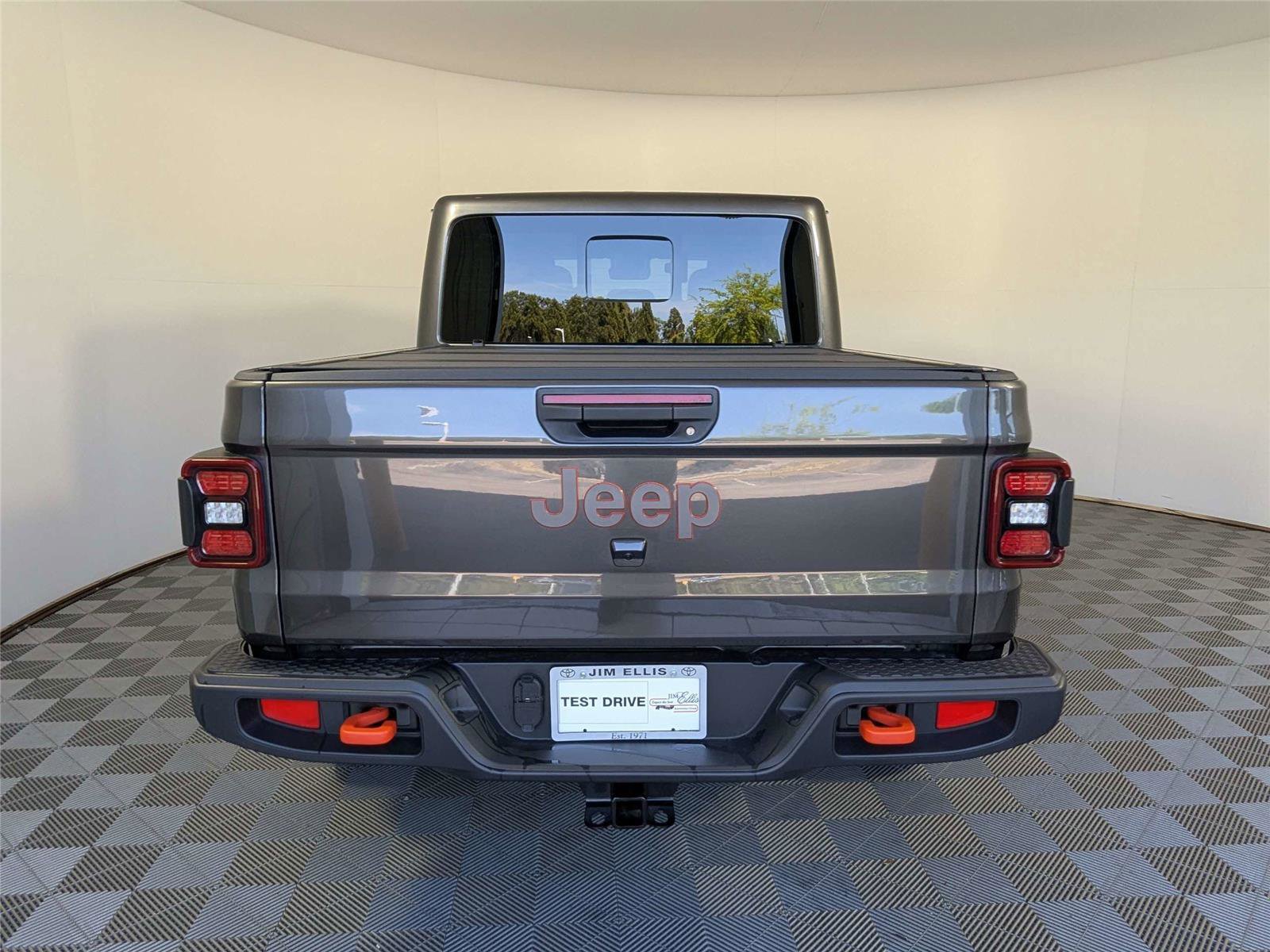 Used 2025 Jeep Gladiator Mojave w/ Convenience Group AWD/4WD image 6