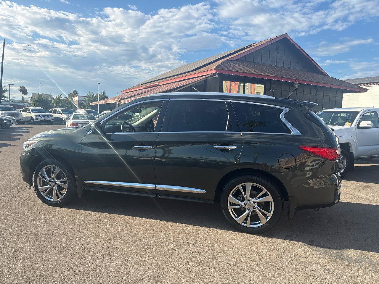 Used 2013 INFINITI JX35 AWD w/ Premium Pkg image 8