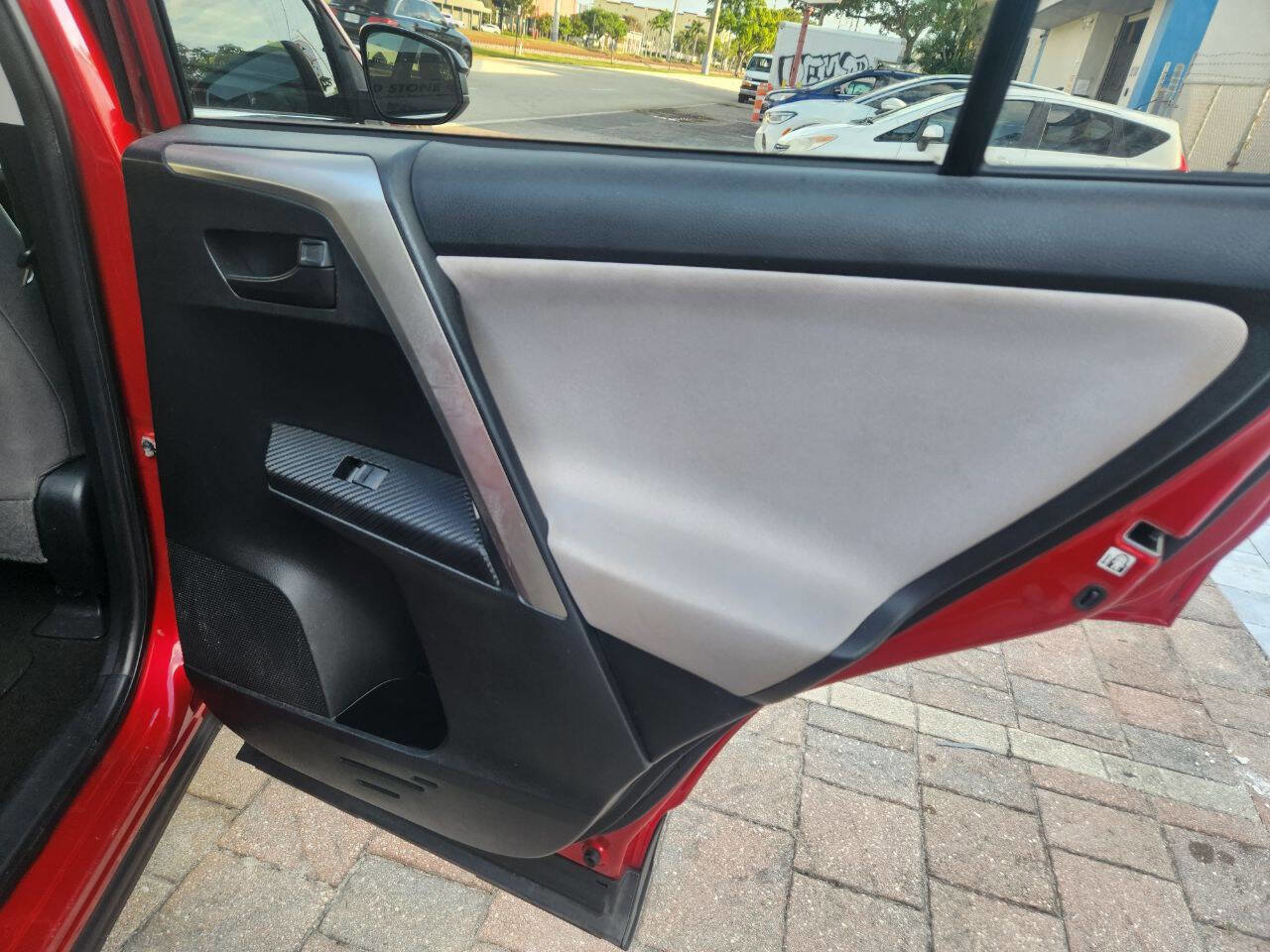 Used 2015 Toyota RAV4 LE FWD image 20