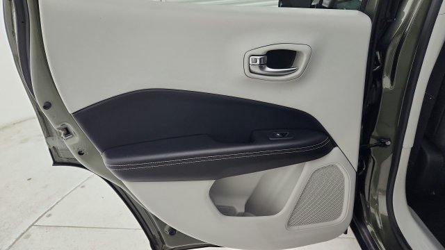 Used 2019 Jeep Compass Latitude FWD image 47