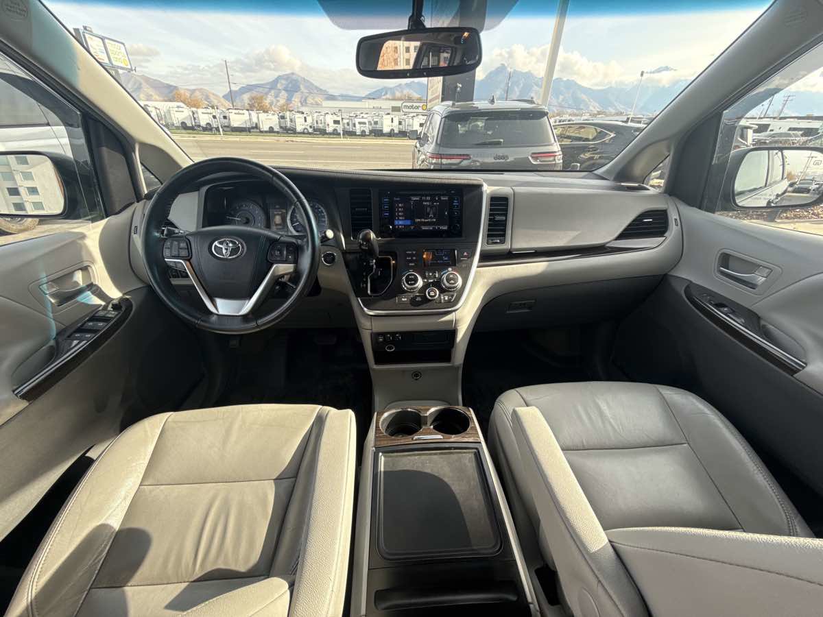 Used 2015 Toyota Sienna XLE image 16