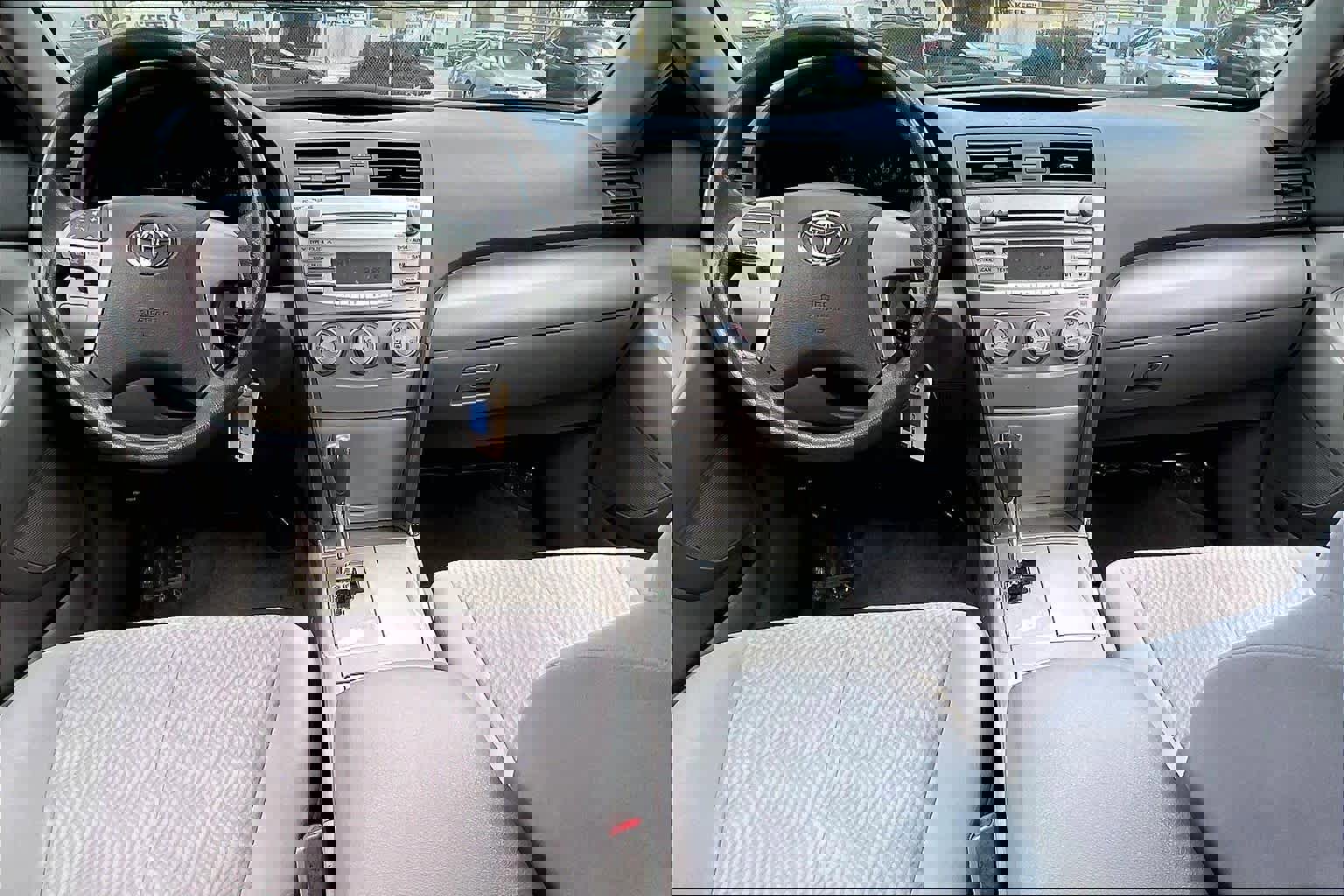 Used 2010 Toyota Camry LE FWD image 12